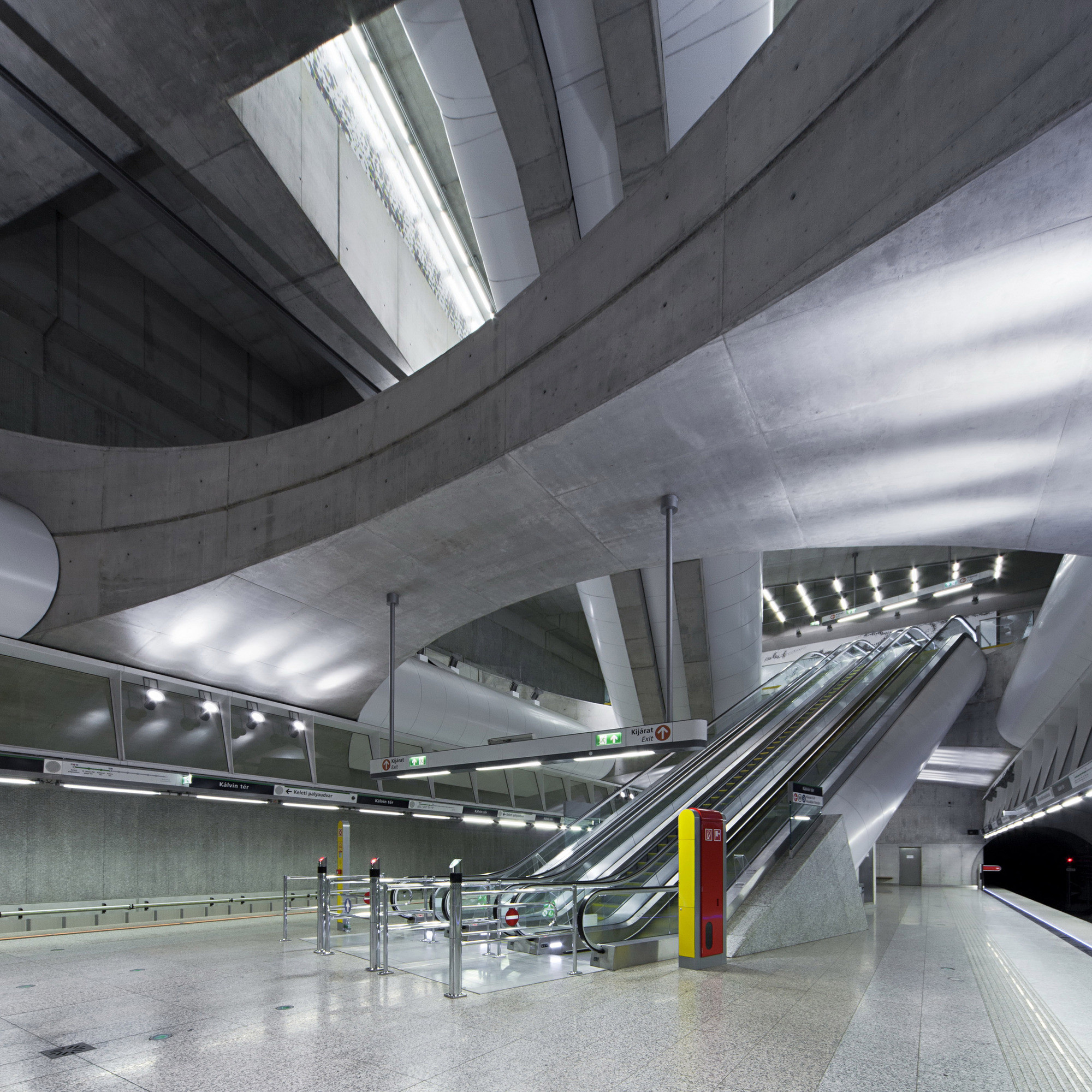 Kálvin tér Station / PALATIUM Studio. Image © Tamás Bujnovszky