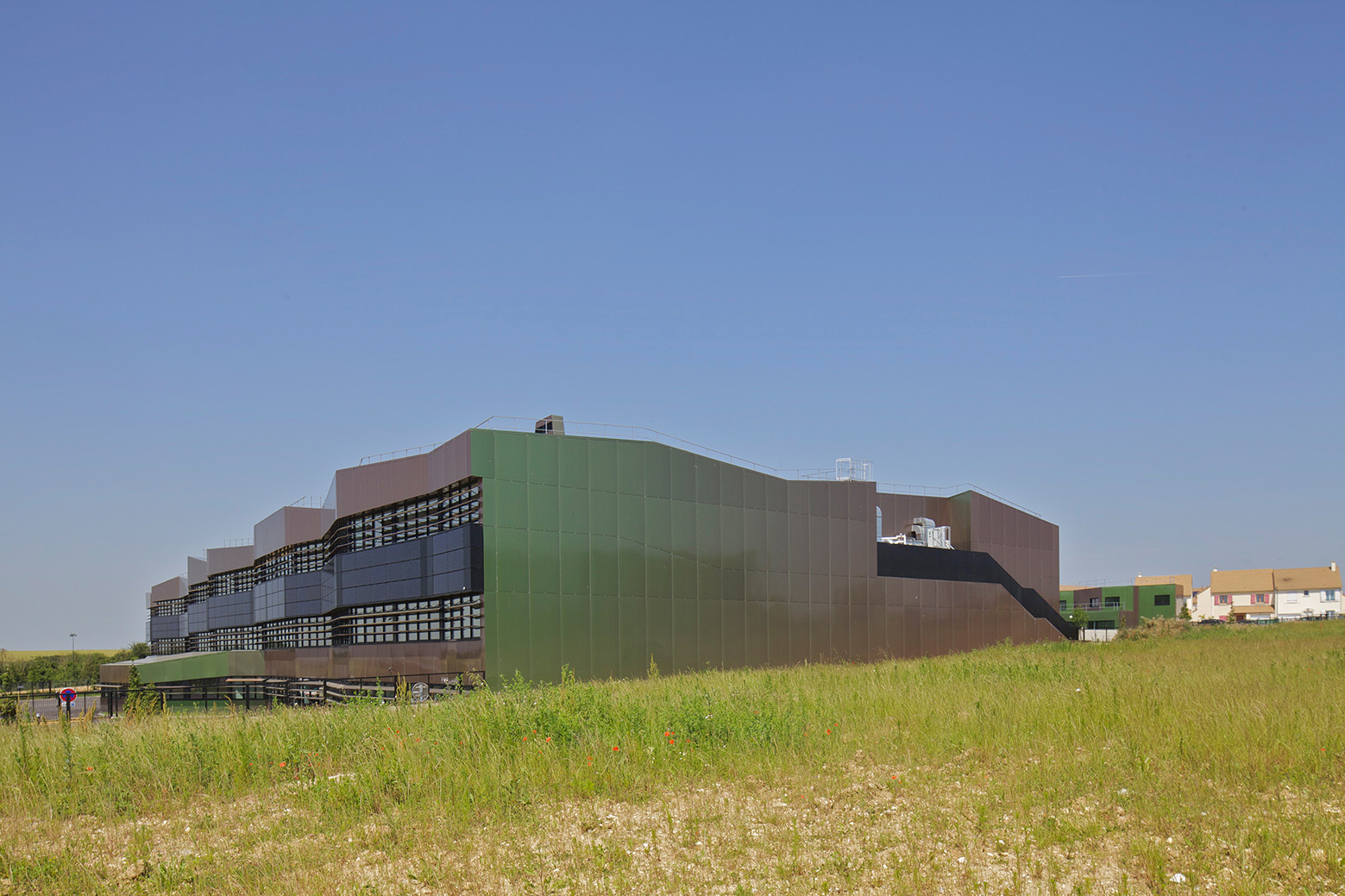 Lycée Neslon Mandela Secondary School / Philippe Gazeau - More Images