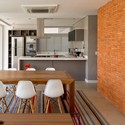 Casa Jurerê Internacional / Pimont Arquitetura - Casas, Cozinha, Porta, Mesa, Cadeira, Bancada, Pia