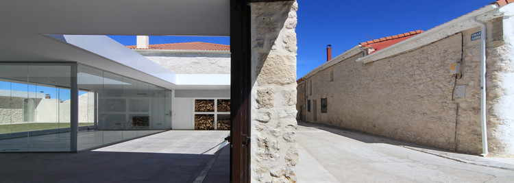 Patio Refurbishment in Santibañez de Valcorba / Óscar Miguel Ares Álvarez - Refurbishment, Facade, Door, Arch