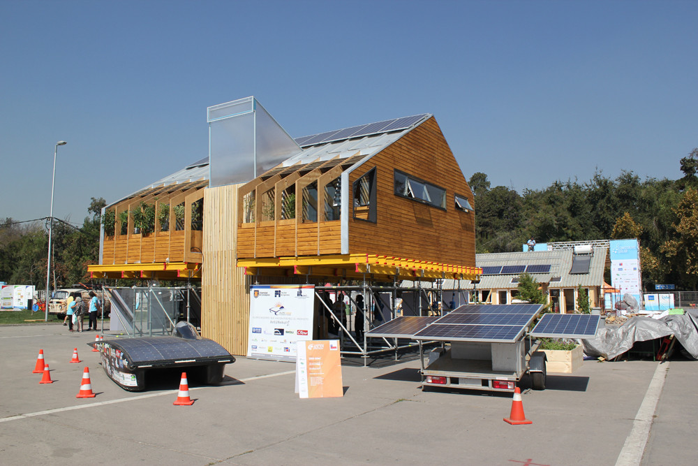 Casa Cluster 01. Image Cortesia de Construye Solar