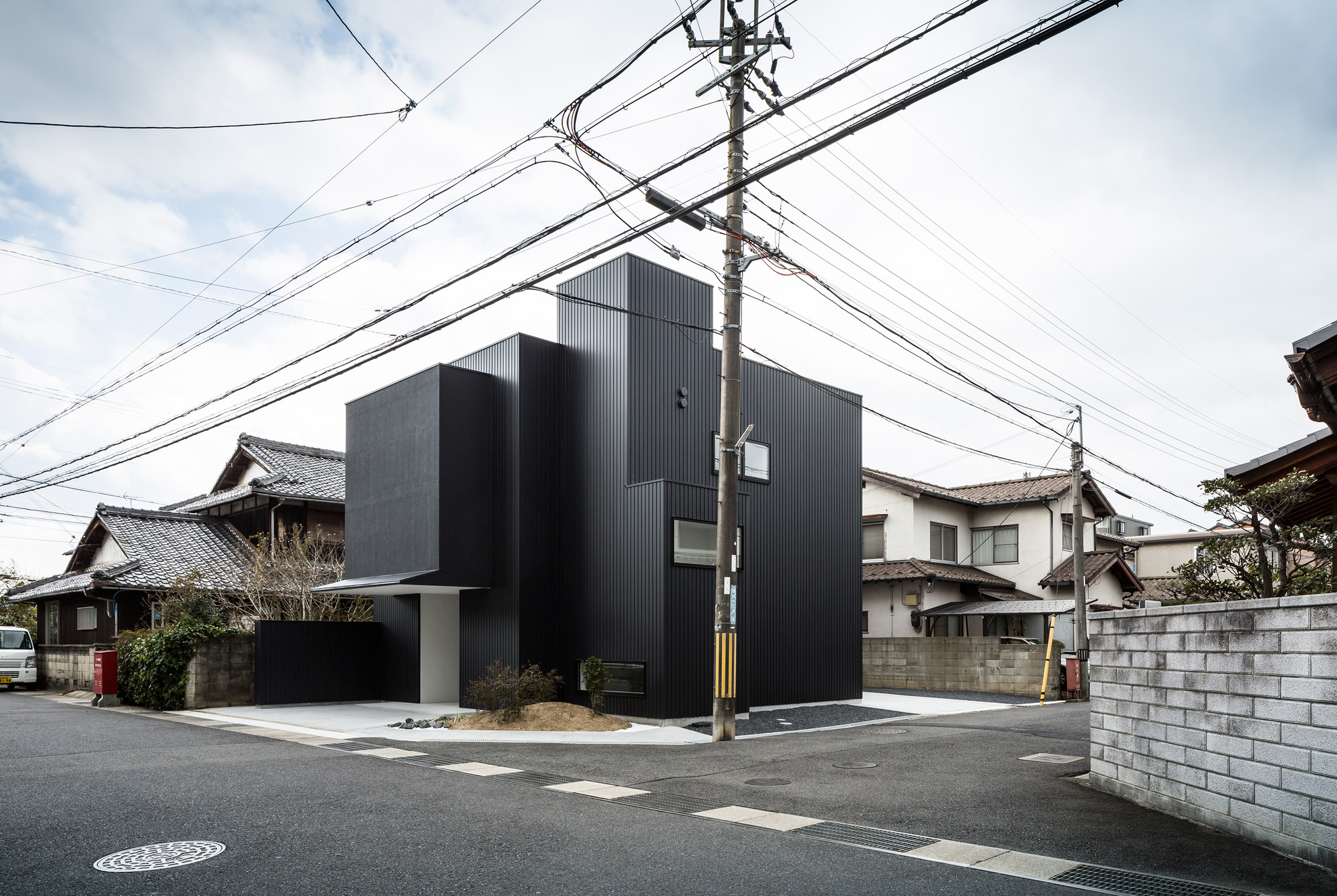 © Yoshihiro Asada