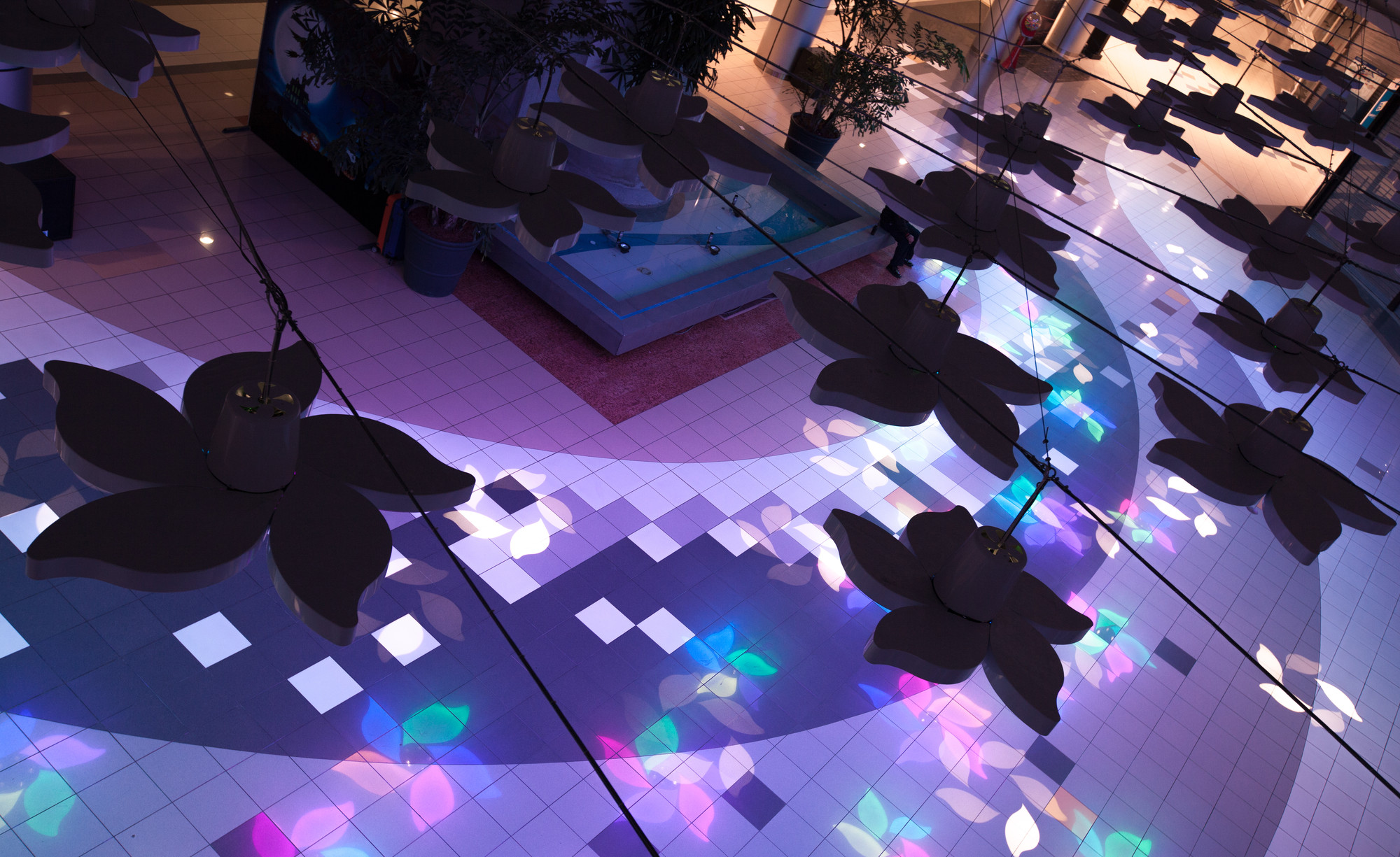 Galería de Light Garden, un paisaje interactivo de luz por Nicholas ...