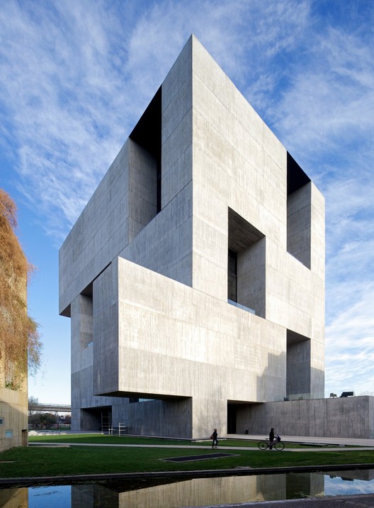 Alejandro Aravena's UC Innovation Center awarded "Design of the Year" by London's Design Museum