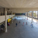 Escola Estadual Nova Cumbica / H+F Arquitetos - Corrimão