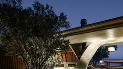 Casa de Una Columna / NE-AR