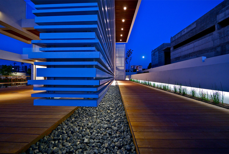 Villa C / Gal Marom Architects - Facade, Handrail