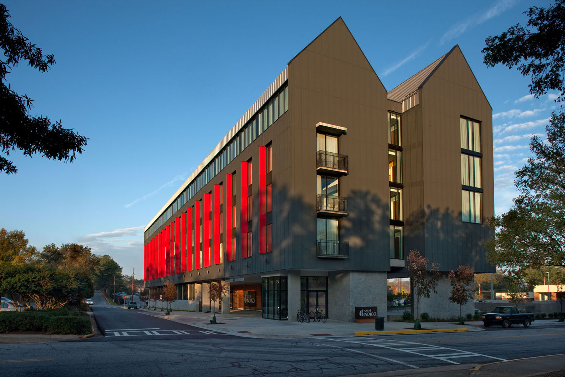 Hotel Indigo / Surber Barber Choate + Hertlein Architects, © Phillip Spears