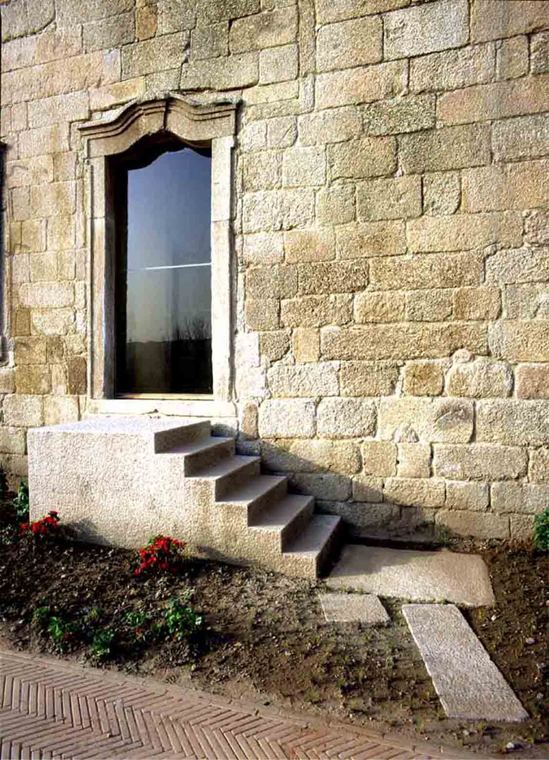 Gallery of SANTA MARIA DO BOURO CONVENT / Eduardo Souto de Moura