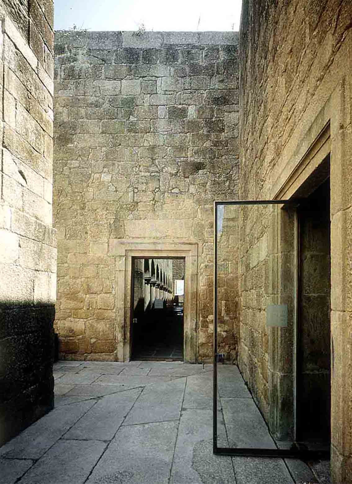 Galeria de Reconversão do Convento de Santa Maria do Bouro numa pousada