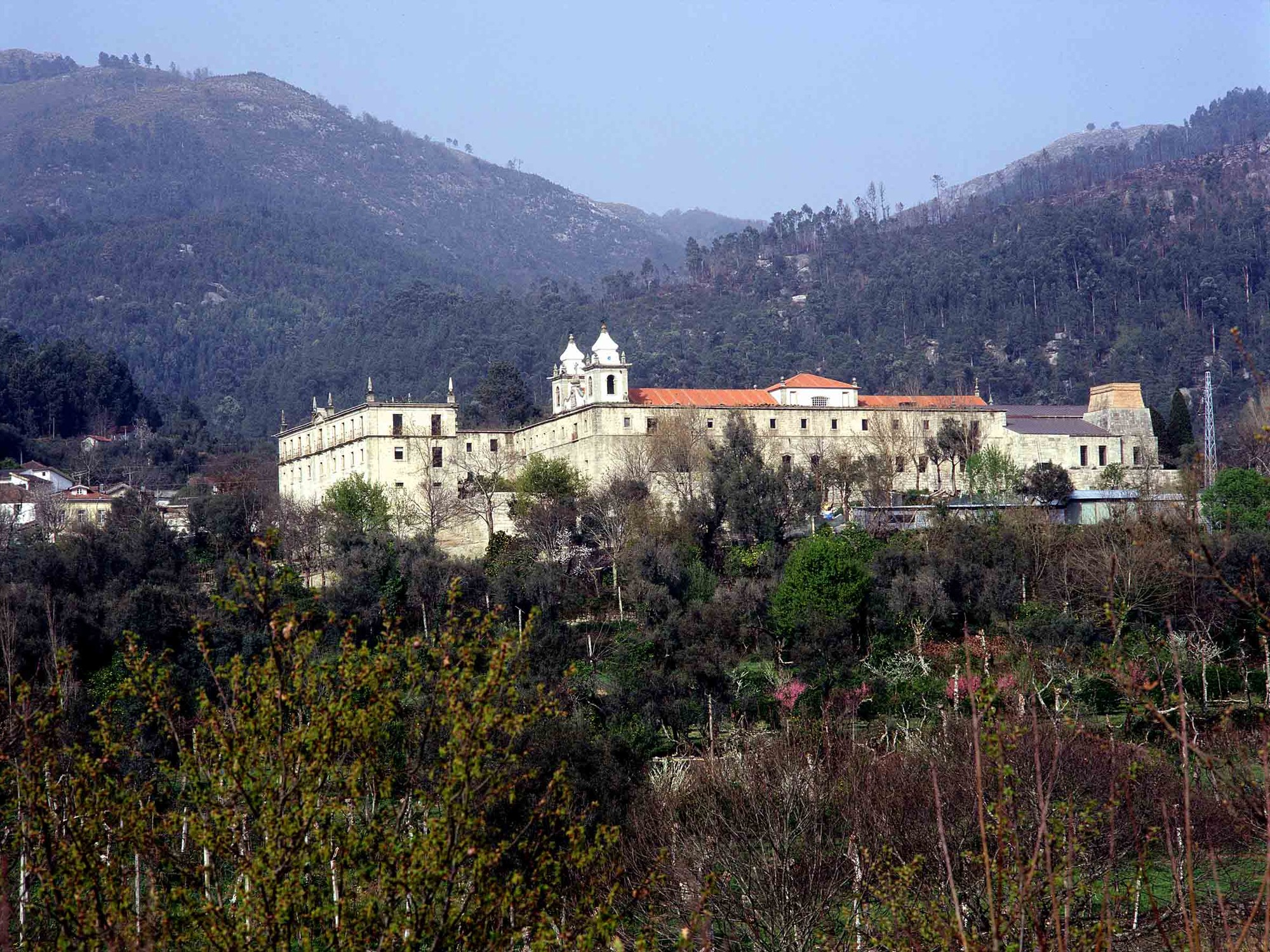 Galería de Convento Santa Maria Do Bouro / Eduardo Souto de Moura