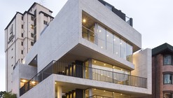 Bati_rieul 社区商业楼 / L'EAU Design