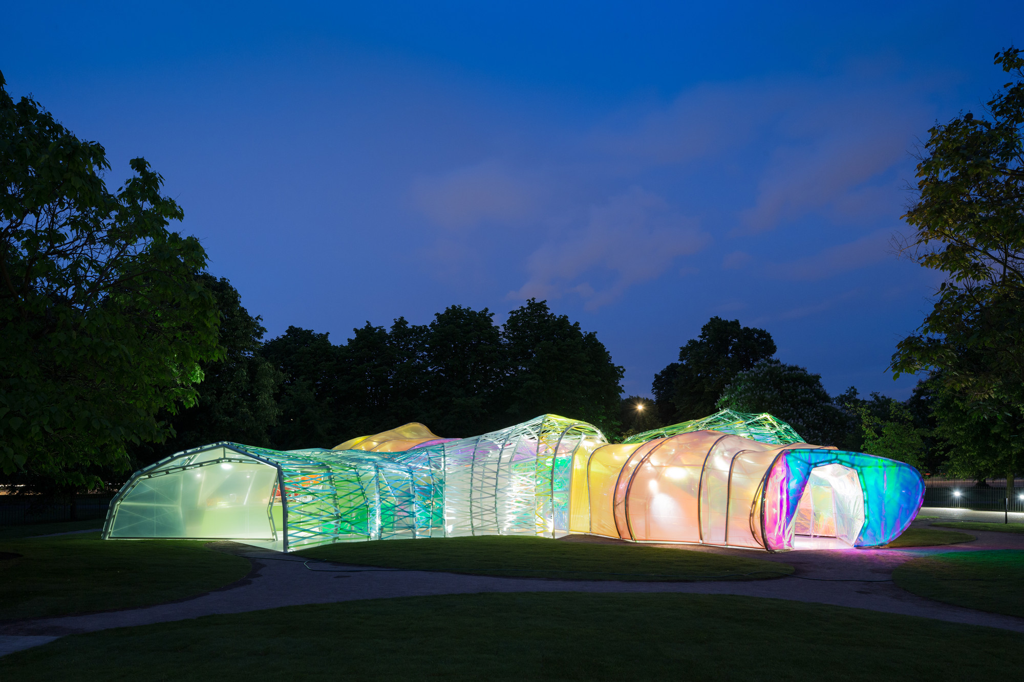 Serpentine Pavilion projetado por selgascano 2015. Image © Iwan Baan