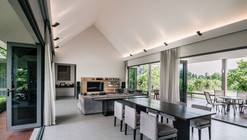 La Casa del Triángulo / Phongphat Ueasangkhomset