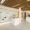 Pharmacy El Puente  / ariasrecalde taller de arquitectura - Services 