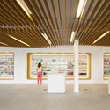 Pharmacy El Puente  / ariasrecalde taller de arquitectura - Services 