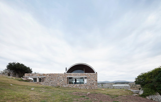 Calera del Rey House / gualano + gualano: arquitectos