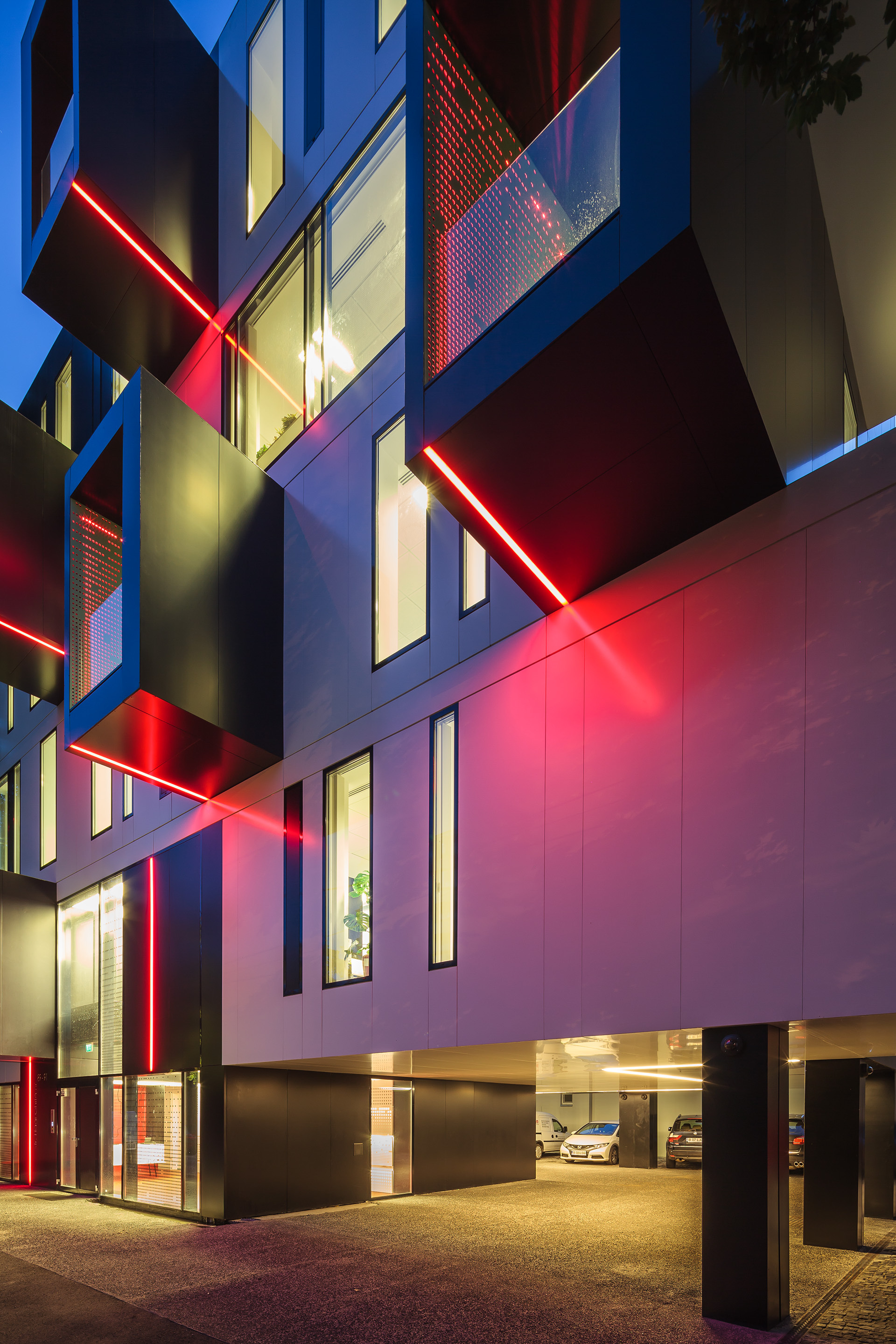 Gallery of L.S.G. HEad Office Building / Urban Office 21