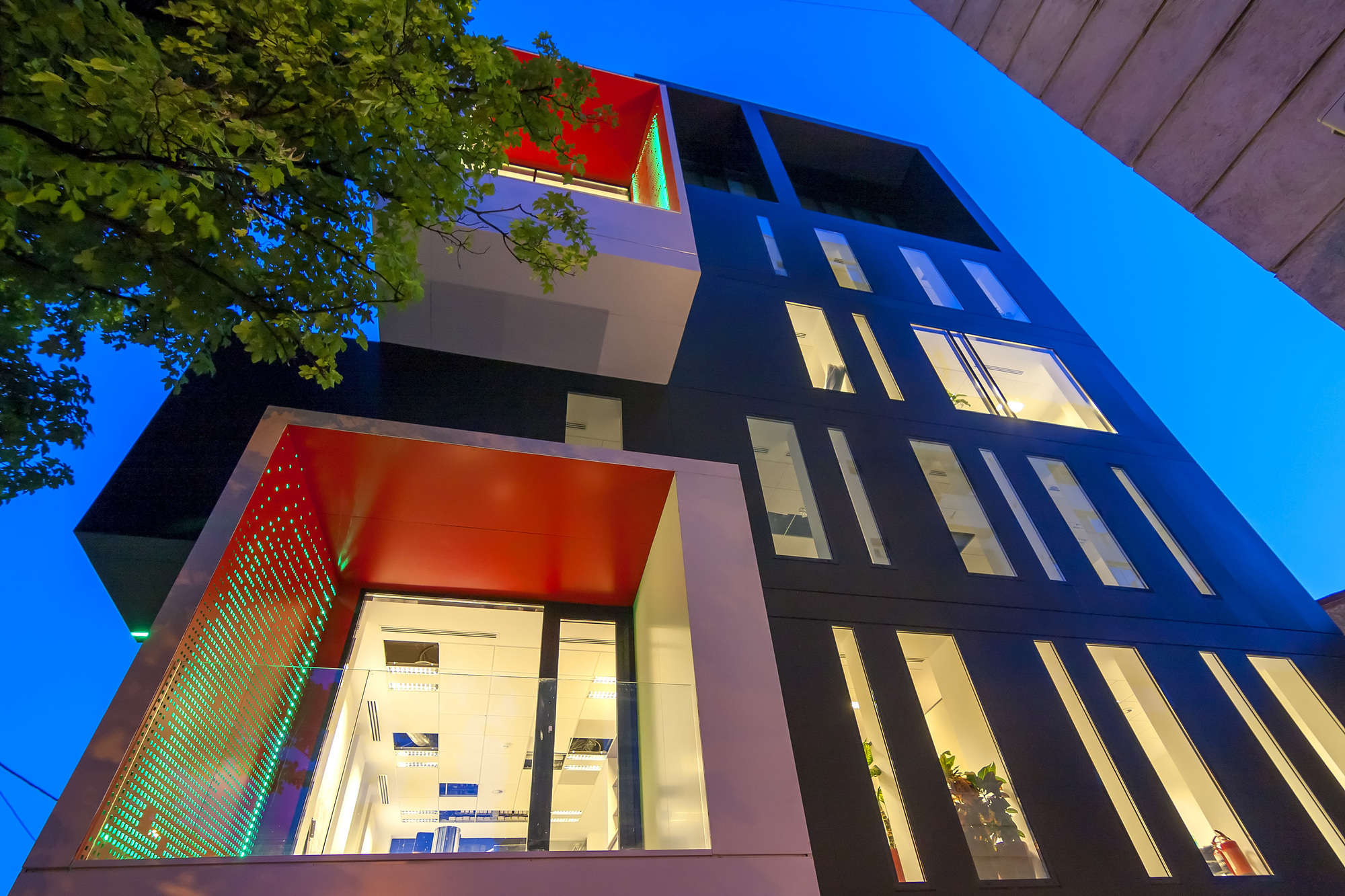 Gallery of L.S.G. HEad Office Building / Urban Office 10