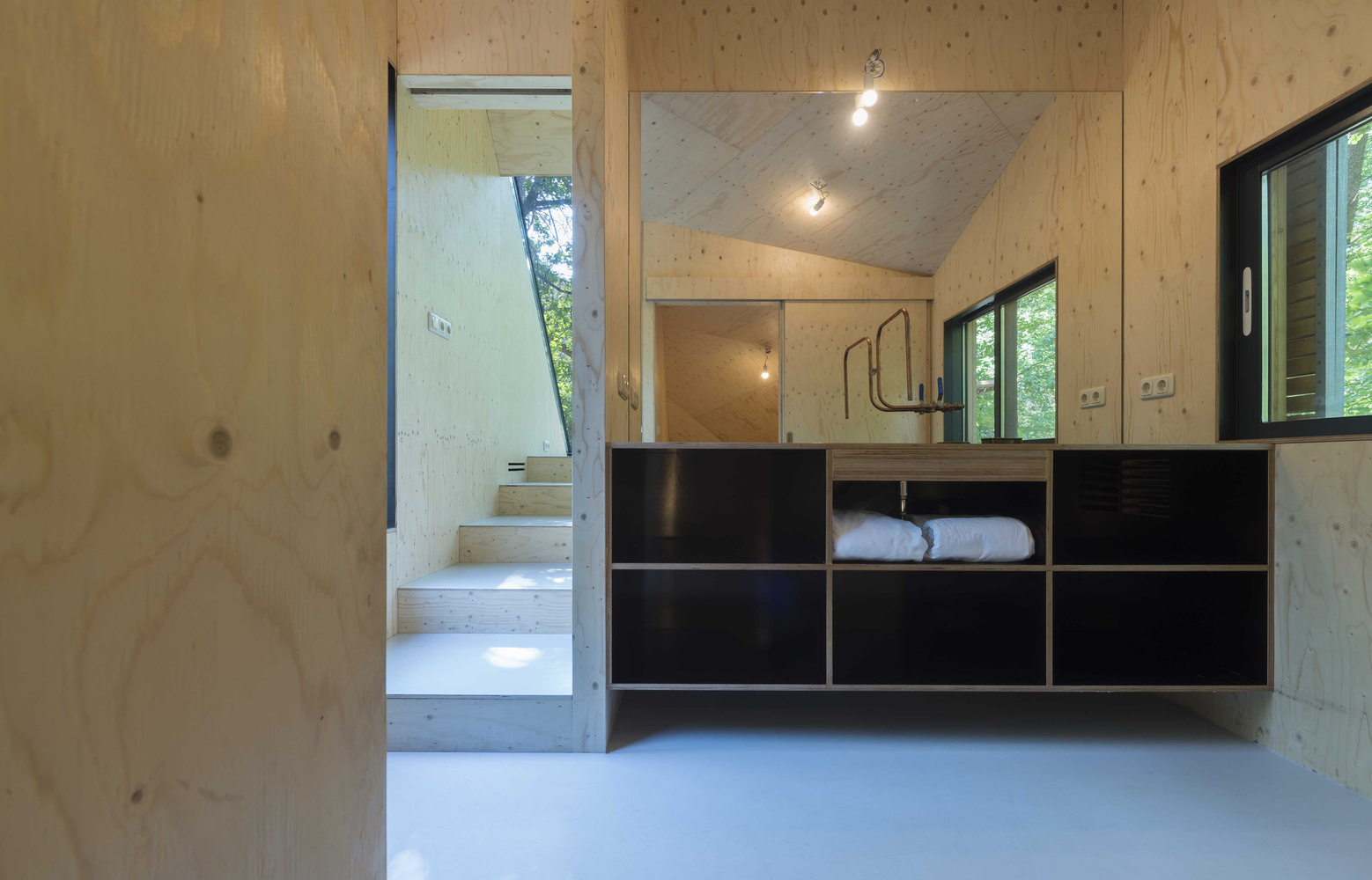 Galería de Tableros de madera contrachapada en el diseño de interiores - 16