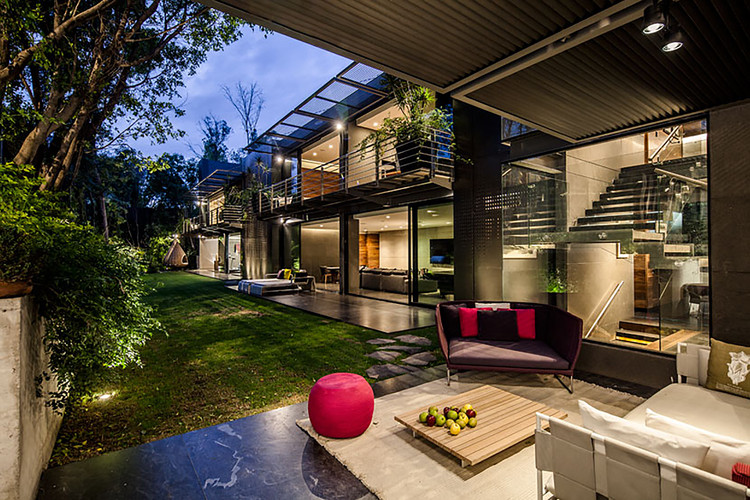 Casa Basáltica  / grupoarquitectura - Windows, Facade, Chair, Patio, Courtyard