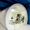 Oficinas OPTIMEDIA Media Agency / Nefa Architects - Interiores De Oficina