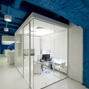 Oficinas OPTIMEDIA Media Agency / Nefa Architects - Interiores De Oficina