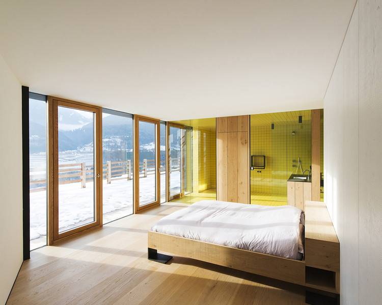 Structures in the Slope / bergmeisterwolf architekten - Bed, Bedroom