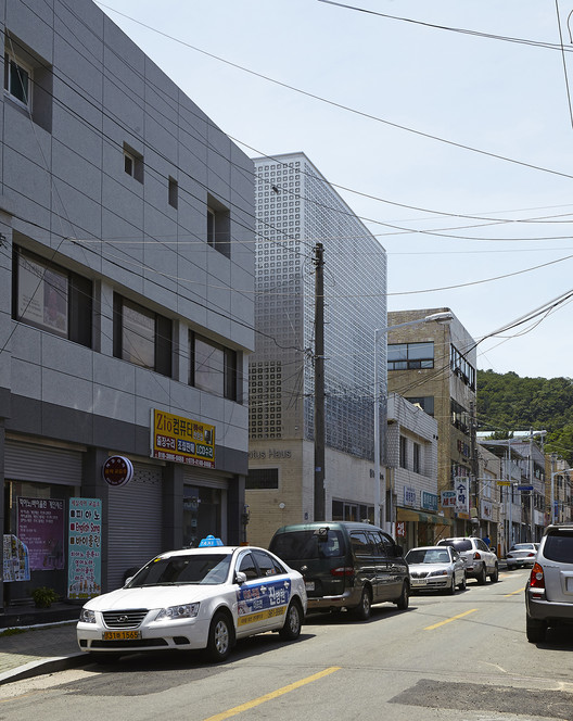 Lotus Haus / SMART ARCHITECTURE - Windows, Facade