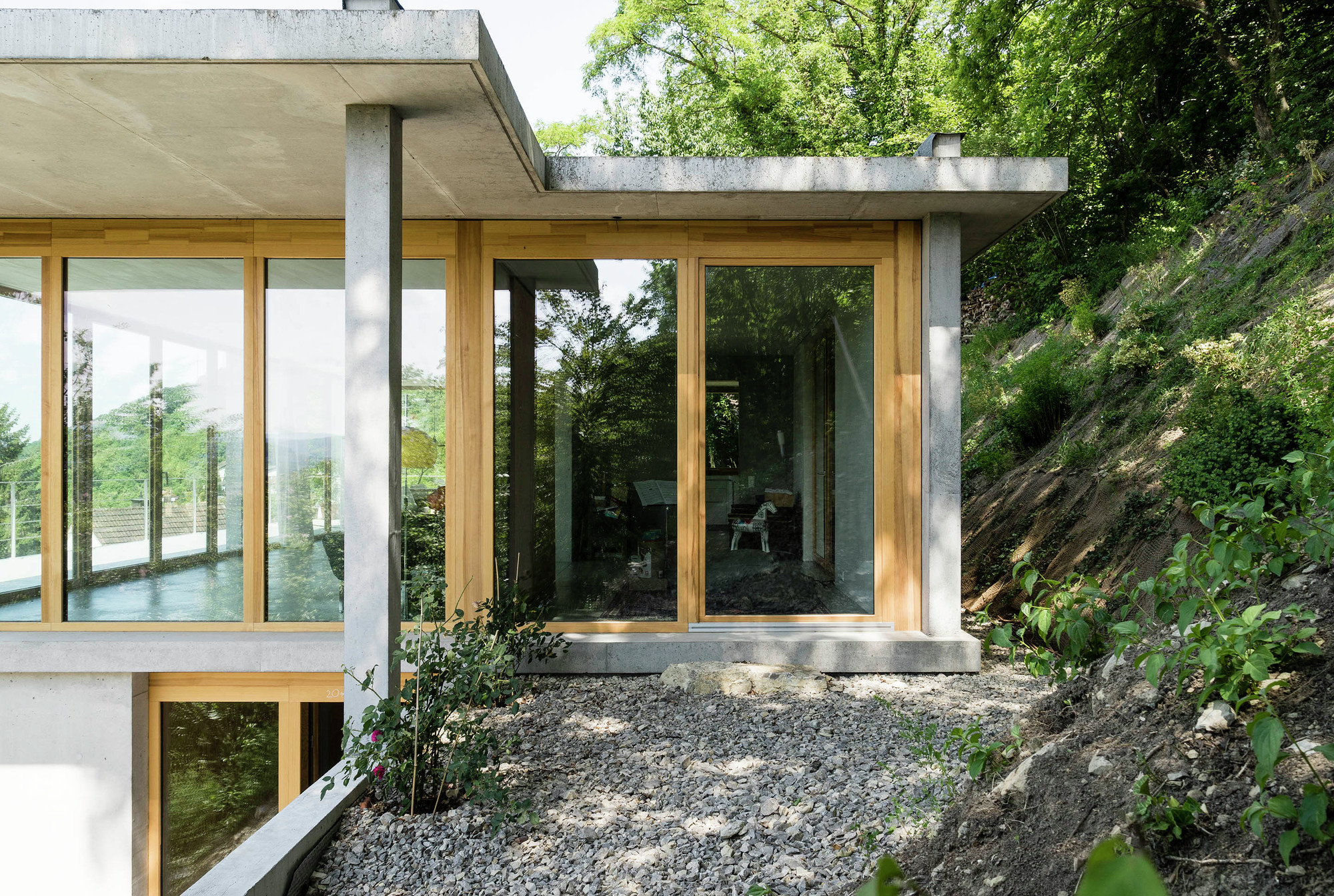 Gallery of House on a Slope / Gian Salis Architect - 2