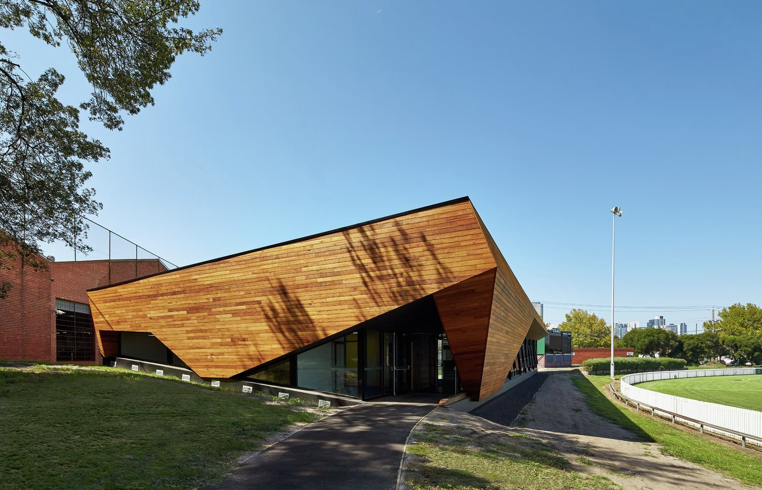 Port Melbourne Football Club / k20 Architecture ArchDaily