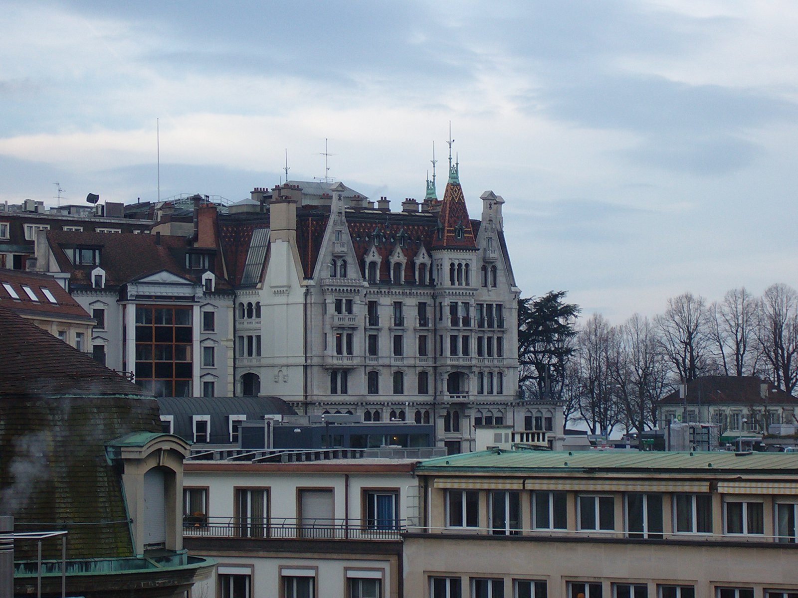Gallery of Mercier House, Lausanne 4