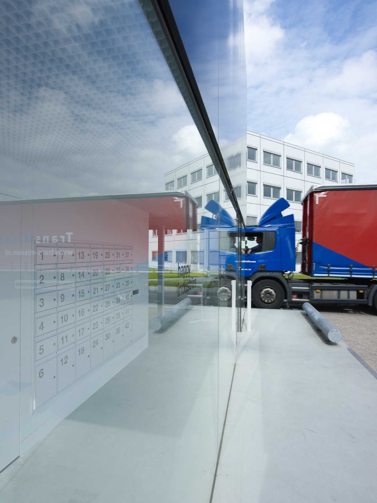 Galería de Edificio de Portería / NL Architects 19