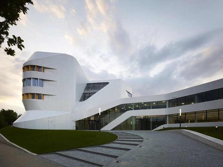 Centro de Ingeniería Virtual / UNStudio - Más Imágenes