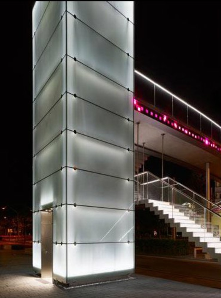 Iluminación interactiva en el Puente Telekom / Licht Kunst Licht  - Más Imágenes