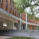 Escuela de Ladrillos Reciclados Tongjiang  / Joshua Bolchover - John Lin - Image 3 of 4