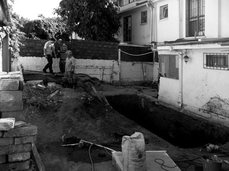 Renovación de un patio de 85 mts2 / Juan Luis Martínez Nahuel + Sebastián Maze Ríos - Más Imágenes