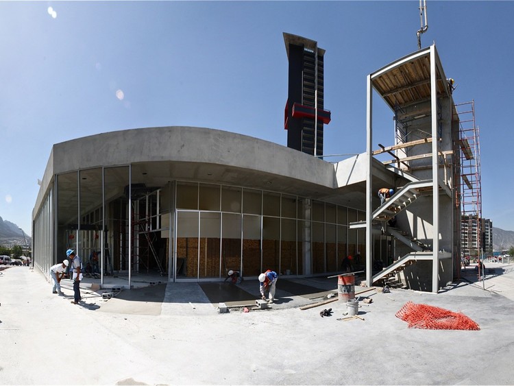 En Construcción: Centro Comercial Vía Cordillera / JSª - Más Imágenes