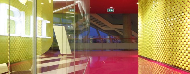 Centro Creativo de la Universidad de Bangkok / Supermachine Studio  - Más Imágenes