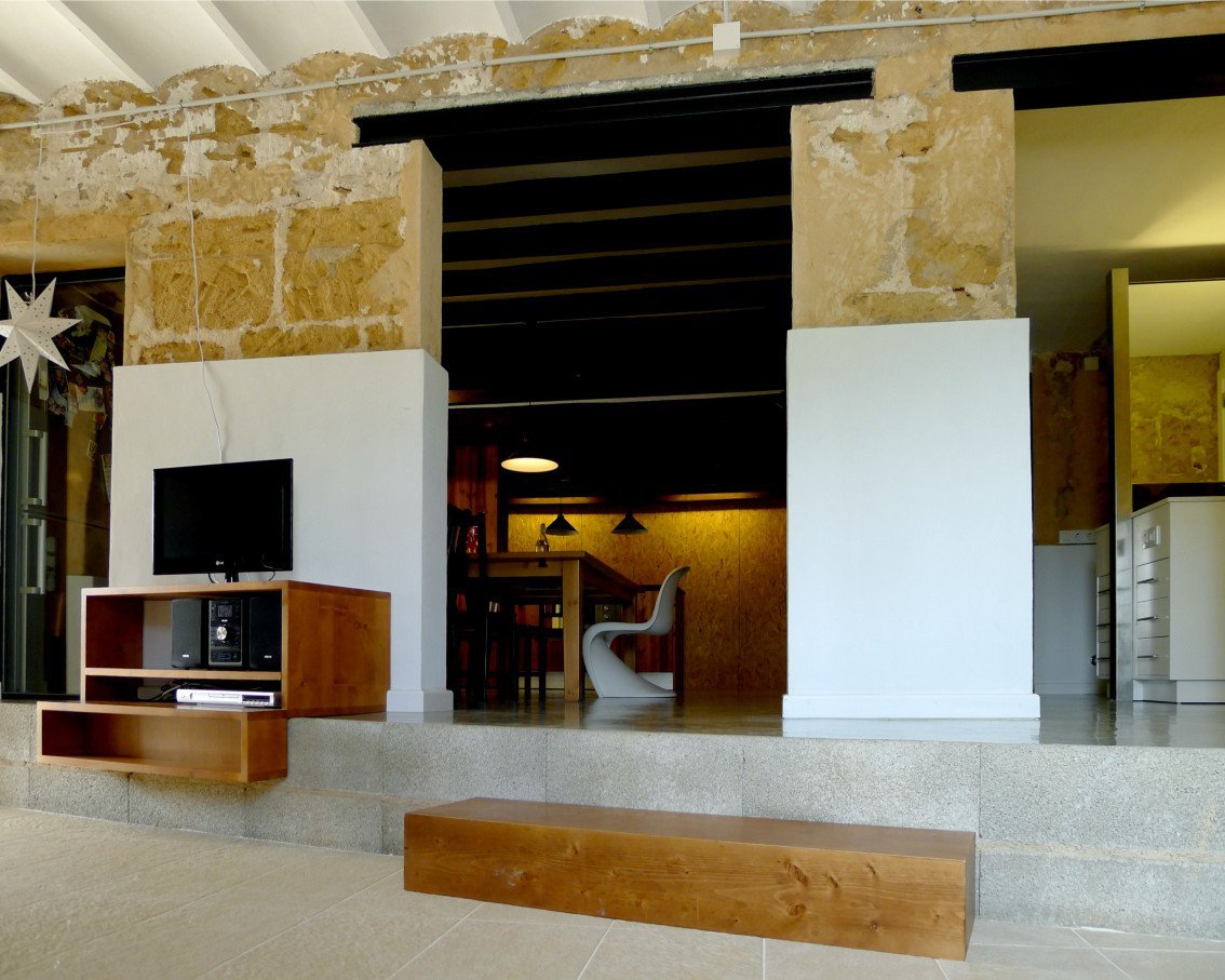 Galería de Can Fogarada: reforma de una vivienda rústica / MIEL ...