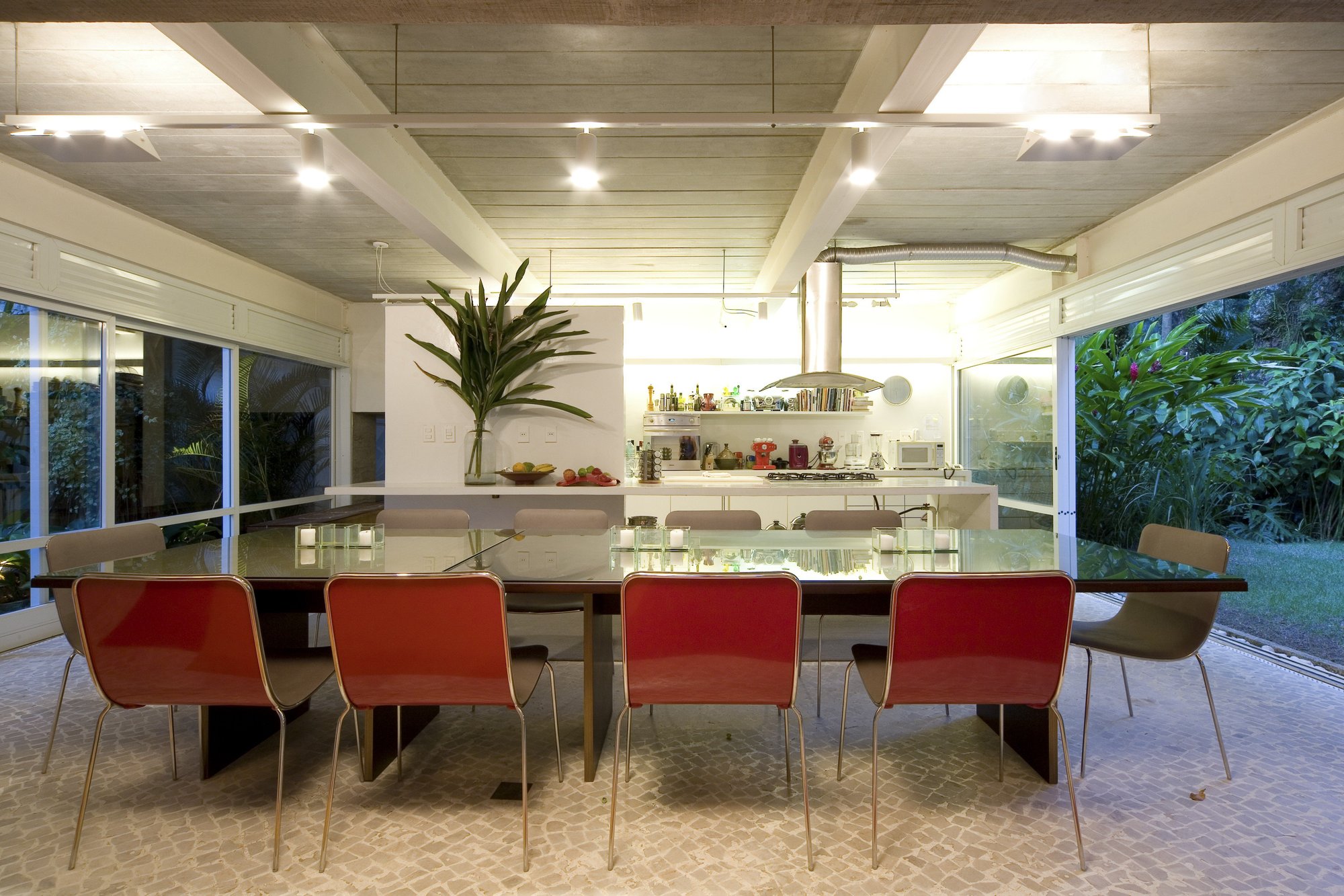 Residencia en barrio Itanhangá / Piratininga Arquitetos Associados ...