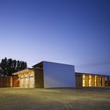 Centro de Servicios / Montgomery Sisam Architects - Arquitectura De Oficinas