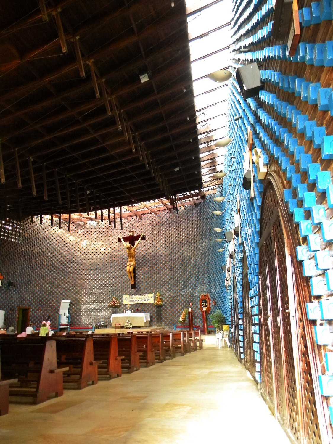 Galería de Clásicos de Arquitectura: Iglesia Divino Redentor / Fruto ...