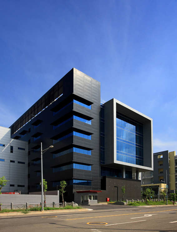 Edificio III Huga Fab / Pan JJ & Partners - Imagen 13 de 18