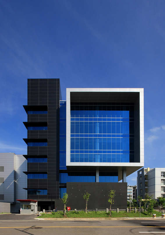 Edificio III Huga Fab / Pan JJ & Partners - Imagen 11 de 18