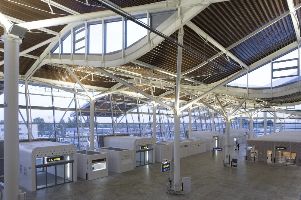 Galería de Nuevo Terminal del Aeropuerto de Zaragoza / Vidal y