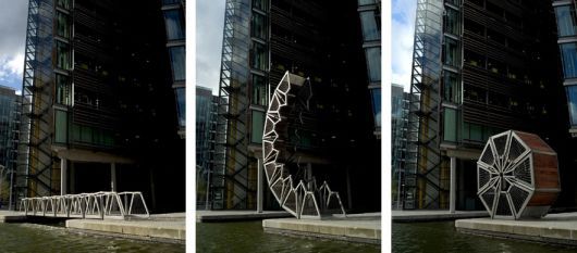 Diseño en acero irresistible / The Rolling Bridge - Imagen 2 de 4
