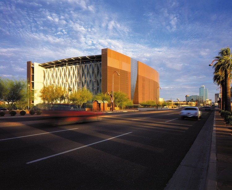 Burton Barr Central Library / bruderDWLarchitects - More Images