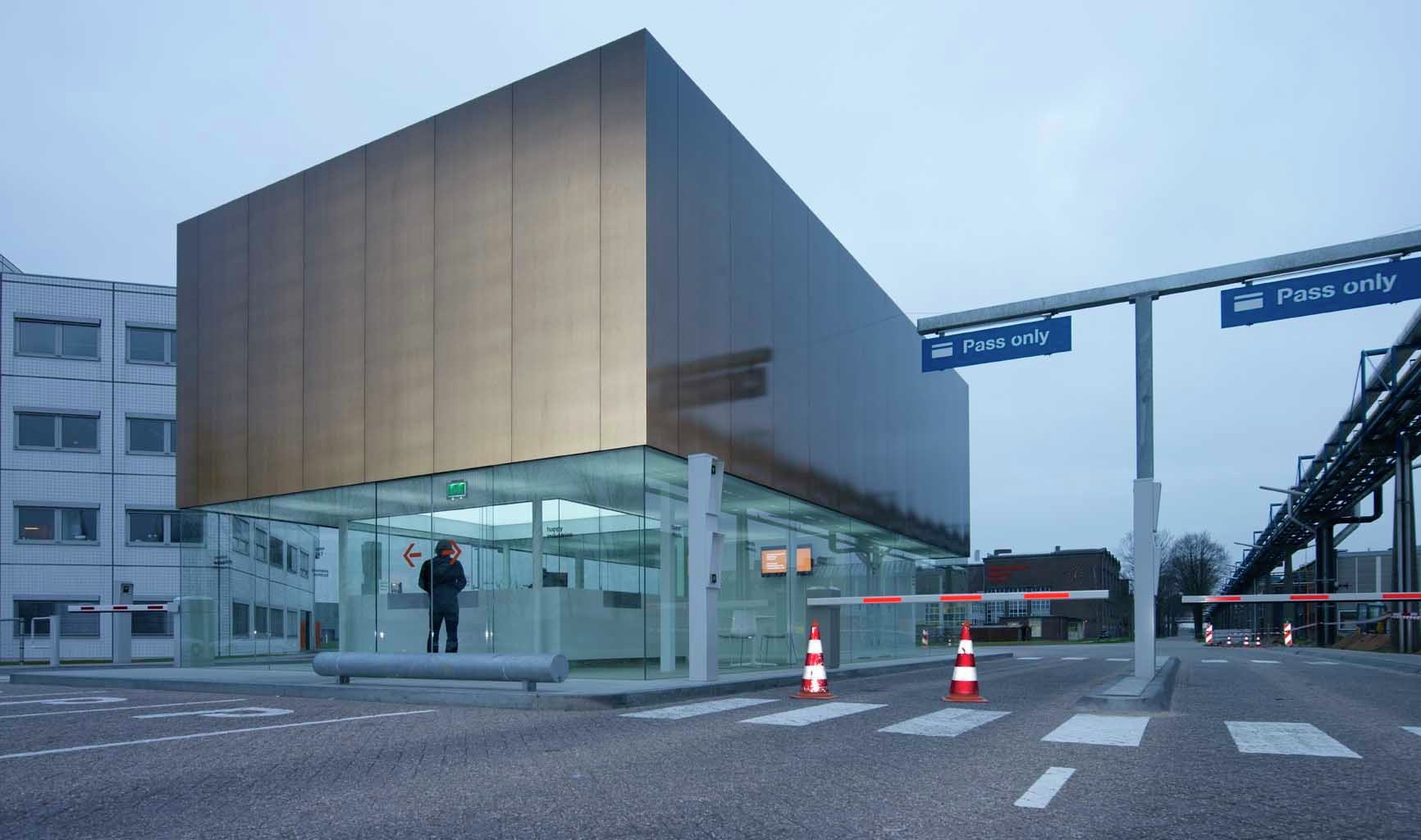 Gallery of Gate House / NL Architects 20