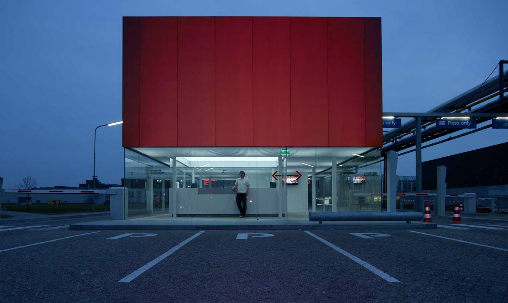 Gallery of Gate House / NL Architects 18